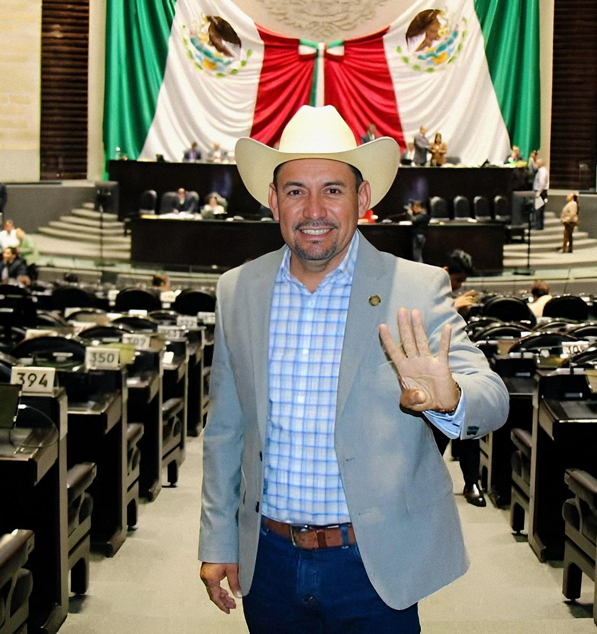 Carmelo Cruz Mendoza lidera aprobación en Oaxaca: el diputado federal mejor evaluado en marzo de 2026